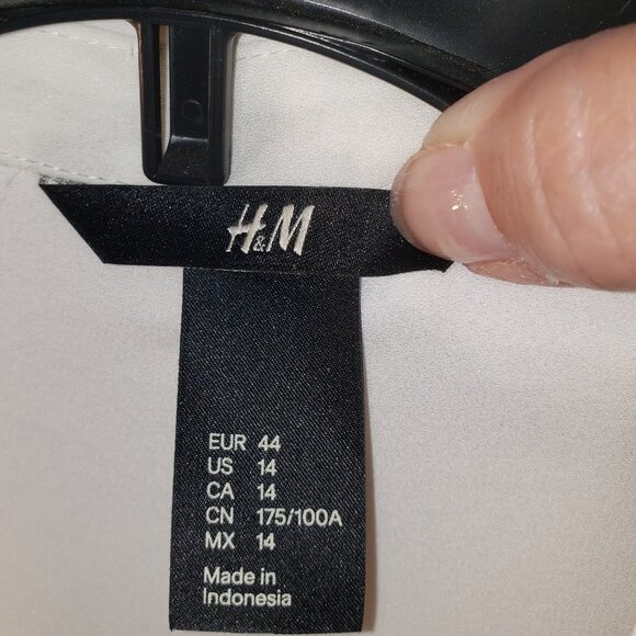 H&M White Sheer Button Down High Low Blouse Size 14 - Picture 5 of 5